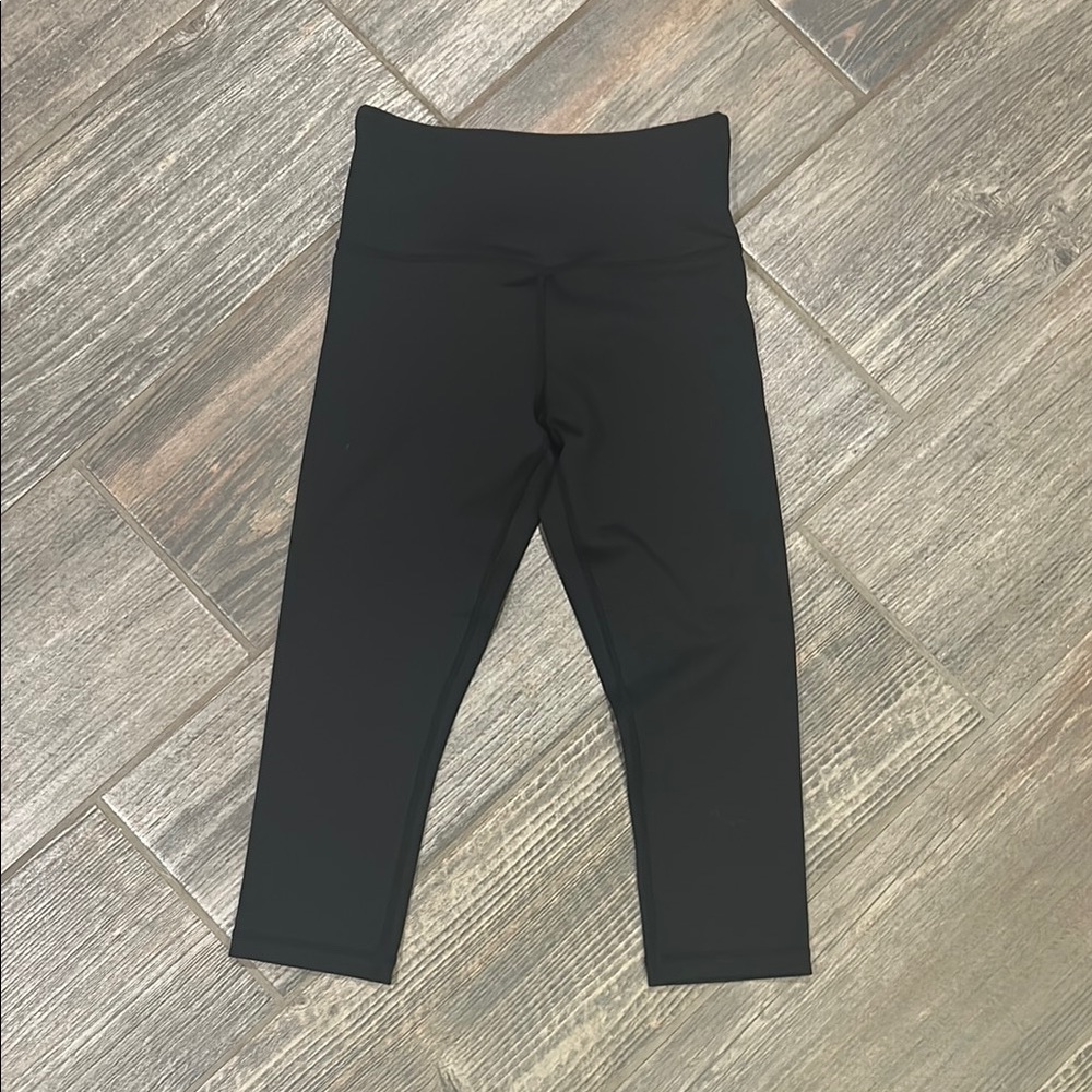 (EUC) Zyia Black Light n Tight Crop